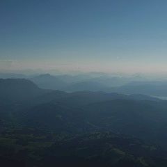 Flugwegposition um 16:31:10: Aufgenommen in der Nähe von Stadtgemeinde Gmunden, 4810 Gmunden, Österreich in 2215 Meter